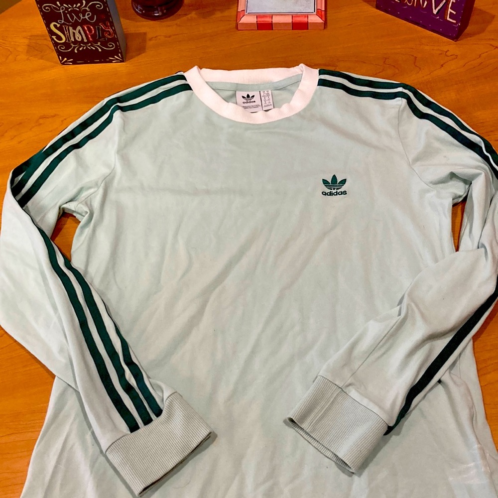 Women’s adidas long sleeve tee.